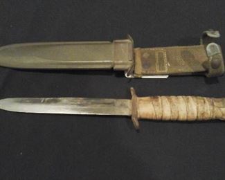 WWII military US M 3 fighting knife or trench knife. First issued in March 1943