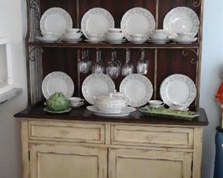 Country French Haverty's hutch