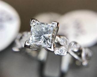 14k  .80 princess cut SI-3 G
Neil lane design 