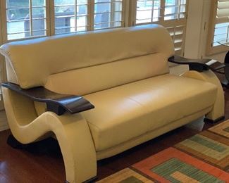 Contemporary Hardware Leather Sofa/Couch	32x75x37in	HxWxD
