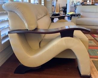 Contemporary Hardware Leather Sofa/Couch	32x75x37in	HxWxD