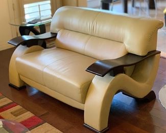 Contemporary Hardware Leather Loveseat/Sofa	32x58x37in	HxWxD
