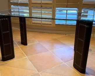 Contemporary Glass & Leather Dining Room Table w/ 6 Chairs	30x35x60in	HxWxD