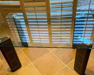 Contemporary Glass & Leather Dining Room Table w/ 6 Chairs	30x35x60in	HxWxD