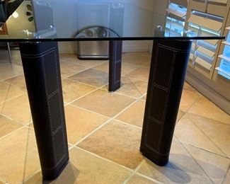 Contemporary Glass & Leather Dining Room Table w/ 6 Chairs	30x35x60in	HxWxD