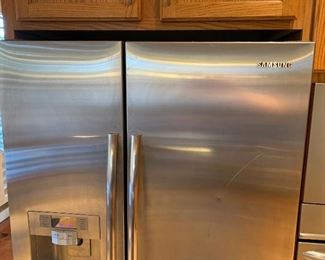 Samsung 24.1 cu ft Side-By-Side Refrigerator RSG257AARS	70x36x29in	HxWxD