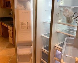 Samsung 24.1 cu ft Side-By-Side Refrigerator RSG257AARS	70x36x29in	HxWxD
