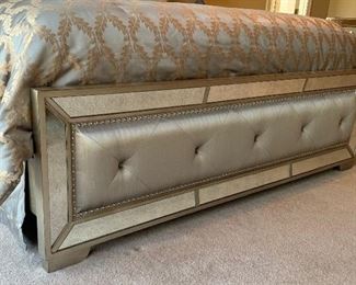 King Pulaski Farrah Silver Metallic Mirrored Bed Mattress/Frame	70x80x89in	HxWxD
