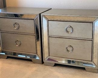 Pulaski Farrah Silver Metallic Mirrore Nightstand #1	29x30x17.5in	HxWxD
Pulaski Farrah Silver Metallic Mirrore Nightstand #2	29x30x17.5in	HxWxD