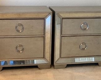 Pulaski Farrah Silver Metallic Mirrore Nightstand #1	29x30x17.5in	HxWxD
Pulaski Farrah Silver Metallic Mirrore Nightstand #2	29x30x17.5in	HxWxD
