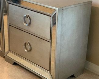 Pulaski Farrah Silver Metallic Mirrore Nightstand #1	29x30x17.5in	HxWxD
Pulaski Farrah Silver Metallic Mirrore Nightstand #2	29x30x17.5in	HxWxD