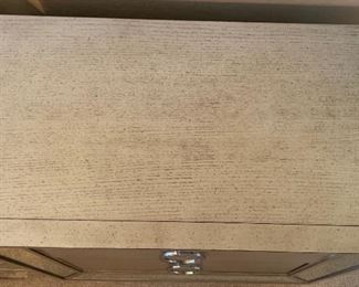 Pulaski Farrah Silver Metallic Mirrore Nightstand #1	29x30x17.5in	HxWxD
Pulaski Farrah Silver Metallic Mirrore Nightstand #2	29x30x17.5in	HxWxD