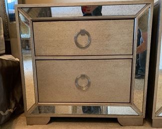 Pulaski Farrah Silver Metallic Mirrore Nightstand #1	29x30x17.5in	HxWxD
Pulaski Farrah Silver Metallic Mirrore Nightstand #2	29x30x17.5in	HxWxD