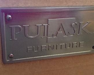 Pulaski Farrah Silver Metallic Mirrore Nightstand #1	29x30x17.5in	HxWxD
Pulaski Farrah Silver Metallic Mirrore Nightstand #2	29x30x17.5in	HxWxD