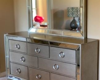 8-Drawer Dresser w/ Mirror Pulaski Farrah Silver Metallic Mirrored"	38x70x19.5in	HxWxD
