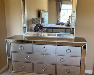 8-Drawer Dresser w/ Mirror Pulaski Farrah Silver Metallic Mirrored"	38x70x19.5in	HxWxD
