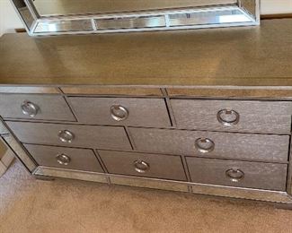 8-Drawer Dresser w/ Mirror Pulaski Farrah Silver Metallic Mirrored"	38x70x19.5in	HxWxD
