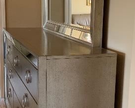 8-Drawer Dresser w/ Mirror Pulaski Farrah Silver Metallic Mirrored"	38x70x19.5in	HxWxD
