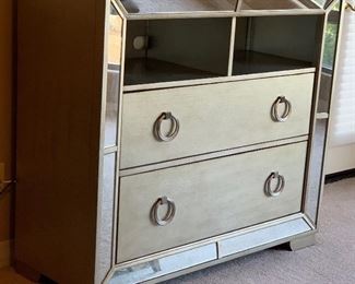 Media Chest/Dresser Pulaski Farrah Silver Metallic Mirrored	42x46x18.5in	HxWxD
