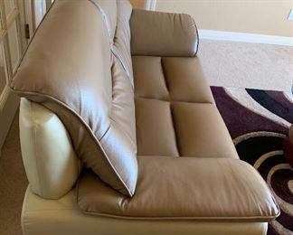 Contemporary 2-Tone Leather Blend Loveseat Sofa	36x67x33in	HxWxD