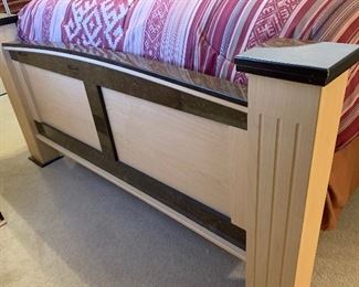 Queen Natural Wood Faux Marble Bed	57x68x93	HxWxD
