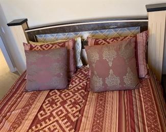 Queen Natural Wood Faux Marble Bed	57x68x93	HxWxD
