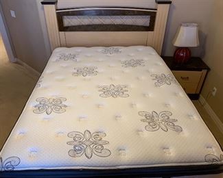 Queen Natural Wood Faux Marble Bed	57x68x93	HxWxD
