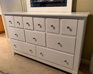 Folio 21 White 7-Drawer Dresser	38x60x19in	HxWxD
