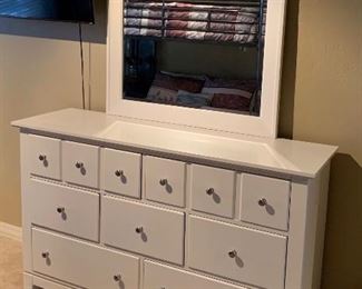 Folio 21 White 7-Drawer Dresser	38x60x19in	HxWxD
