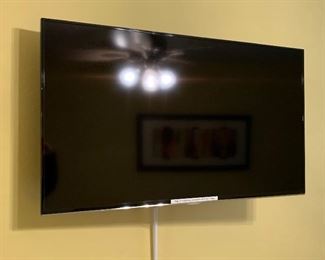 Samsung 40IN 1080P HDTV UN40H5500AF	21in H x 36in W	
