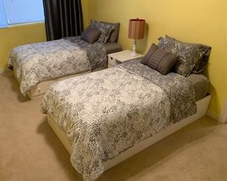 Twin Bed #1	25x40x77in	HxWxD
Twin Bed #2	25x40x77in	HxWxD