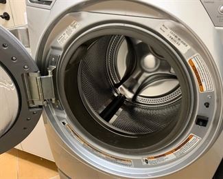 Whirlpool duet Steam Front-Load Washer WFW9550WL10	50x37x22in	HxWxD
