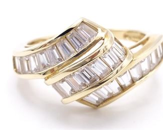 Beautiful 14k Yellow Gold Ladies Estate Ring