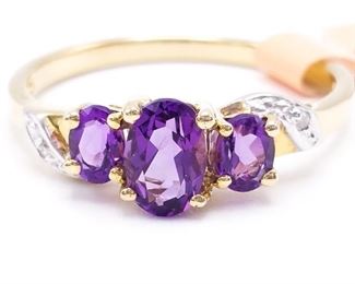 Beautiful Amethyst & Diamond Estate Ring in 10k Yellow Gold