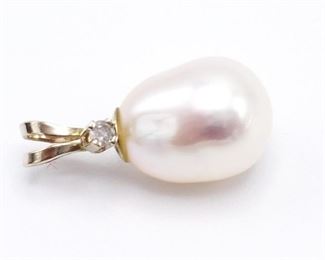 Shimmering Baroque Pearl Estate Pendant in 14k Yellow Gold