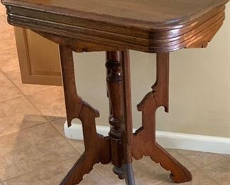 Antique Side table	28x26x17	HxWxD