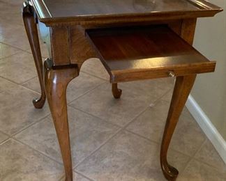 Queen Anne Tea/Side Table Pullouts	25x18x30in	HxWxD