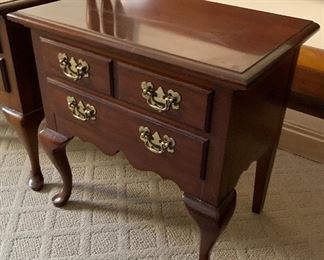 Pennsylvania House Queen Anne Nightstand #3	24x24x16in	HxWxD