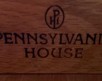 Pennsylvania House Queen Anne Nightstand 	24x24x16in	HxWxD