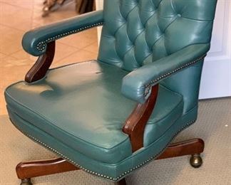 Turquoise tufted Leather Executive Chair	37x25x27in	HxWxD