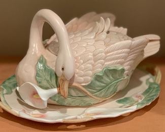 Fitz & Floyd Japan Porcelain Swan Tureen