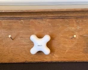 Hot/Cold/Waste Porcelain Knobs Coat Rack