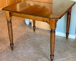 Walnut Kitchen Table	29x36x36in	HxWxD