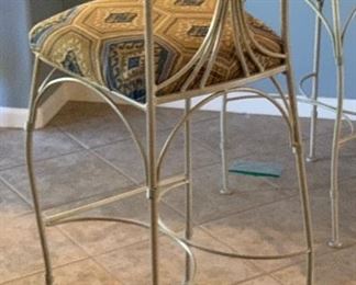 4 Counter Height Iron Stools/Chairs barstools	45x17x19in Seat Height: 31.5in	HxWxD