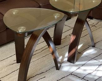 Contemporary Bentwood/Glass Triangular Accent Table #1	24x23x23in	HxWxD
Contemporary Bentwood/Glass Triangular Accent Table #1	24x23x23in	HxWxD