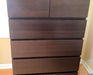 6-Drawer Contemporary Dresser	48x32x19in	HxWxD
