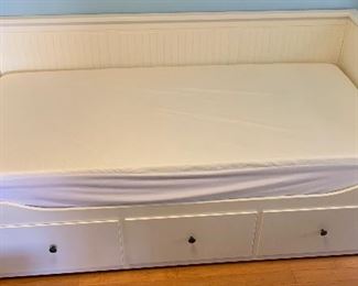 White Country Daybed Adjustable	38x78.5x41in	HxWxD

