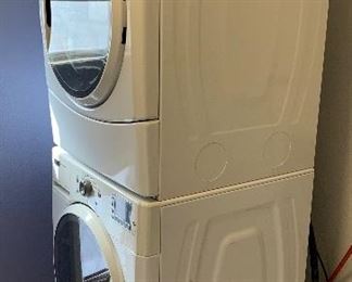 Maytag 2000 Series Electric Dryer "MEDE201YWO"	36x27x31in	HxWxD
MAYTAG 2000 Series 27in 3.5cuft Front Load Washer MHWE201YW00	36x27x31in	HxWxD