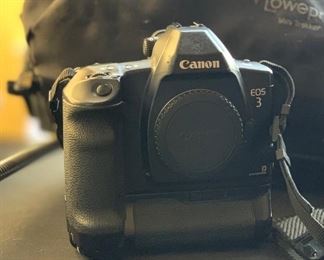 Canon EOS 3 35mm SLR Camera Body w/ Power Drive	 	

