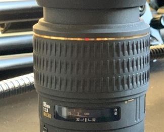 Sigma EX 105mm 2.8 macro Lens for Canon	 	
